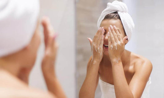 Comment enlever les taches brunes sur le visage naturellement