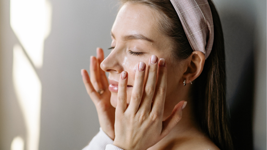 Routine beauté minimaliste : les 3 étapes essentielles pour le printemps